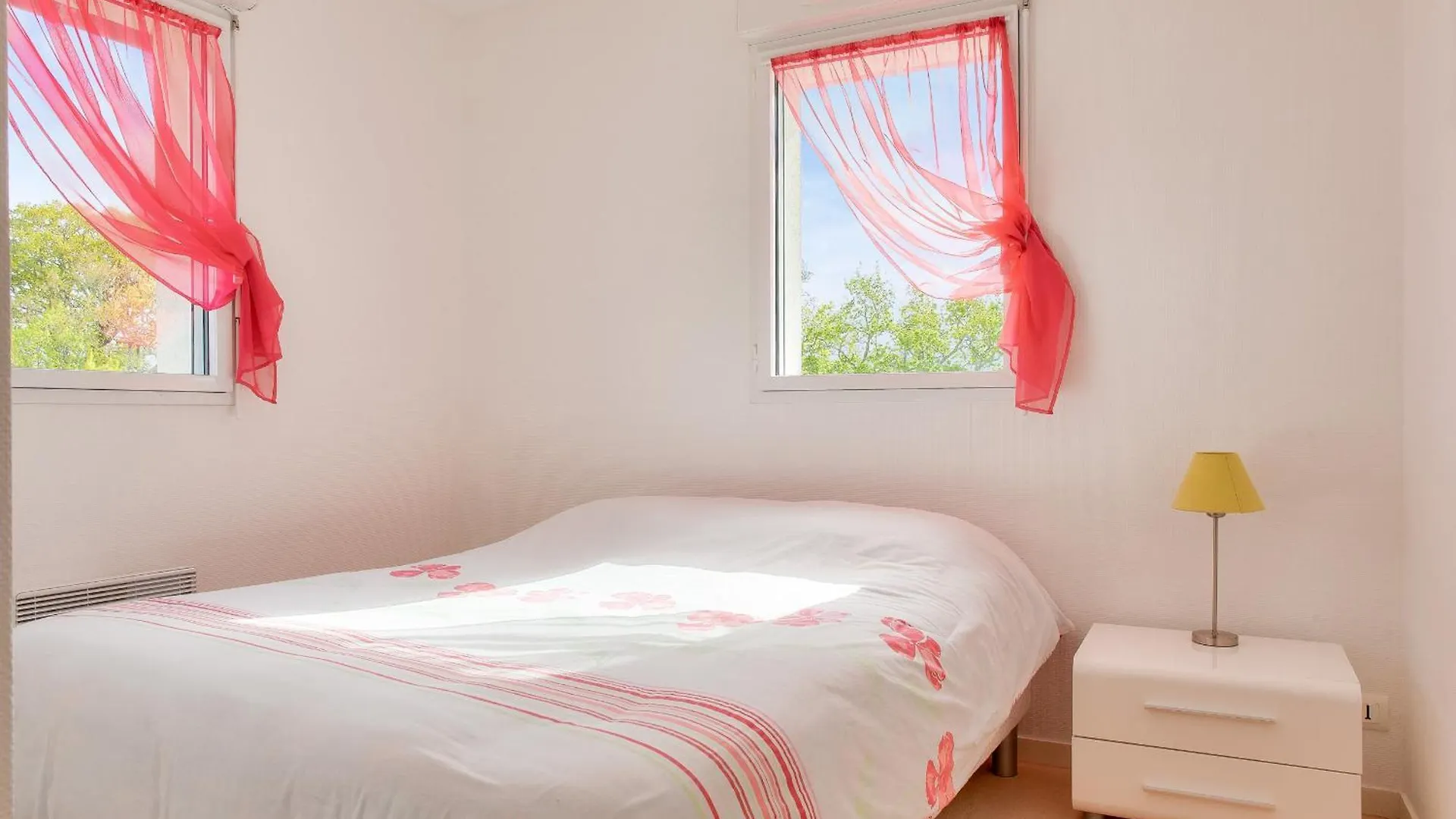 Proche Plages Et Commerces, Appartement Pour 4 Fouesnant